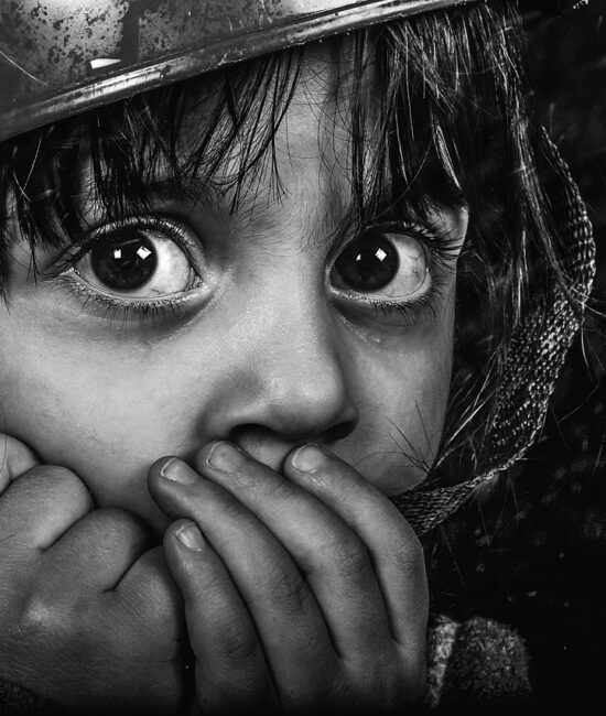 i grandi che uccidono i bambini